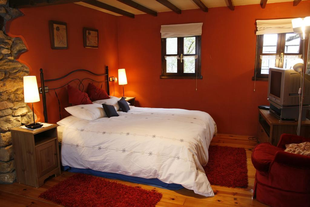 El Trebano Guest House Cardes  ภายนอก รูปภาพ
