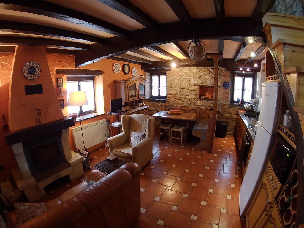 El Trebano Guest House Cardes  ภายนอก รูปภาพ