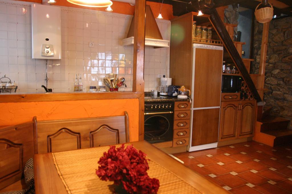 El Trebano Guest House Cardes  ภายนอก รูปภาพ